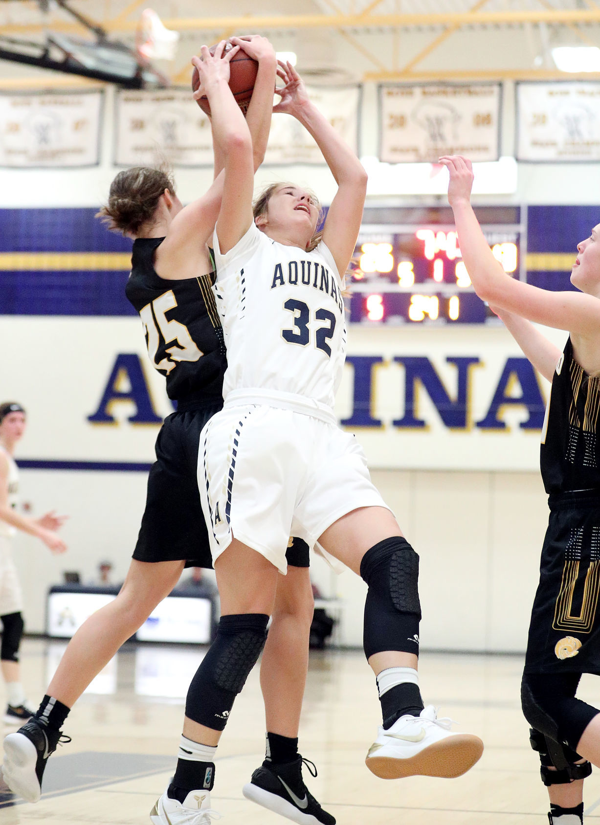 La Crosse Aquinas vs. Hayward